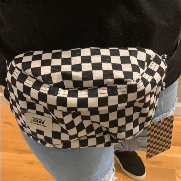 Vans Handbags - ⚡️NWT⚡️Vans checkered fanny pack.